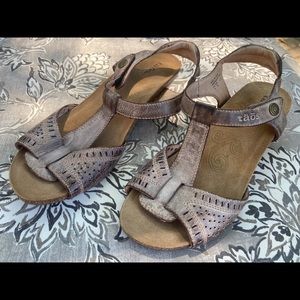 Taos leather sandals Sz 8